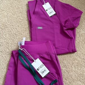 FIGS Women's Scrub Set in Fushcia